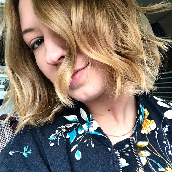 Meet your Posher, Emily - Picture 2 of 8